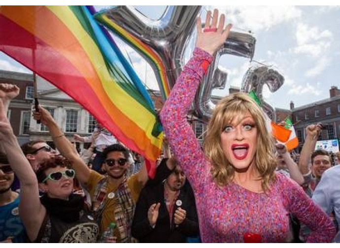 Leader Lgbt esulta dopo il voto Leader Lgbt esulta dopo il voto